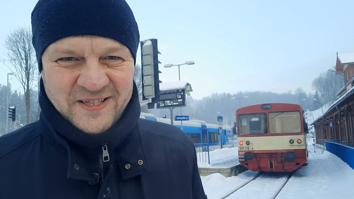 Na nejstrmější trati v Česku mezi Tanvaldem a Harrachovem se rozjely zimní nostalgické jízdy